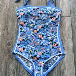 Reversible one piece swim suit